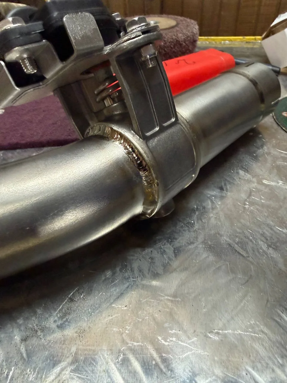 Титановая выхлопная система - этап сварки